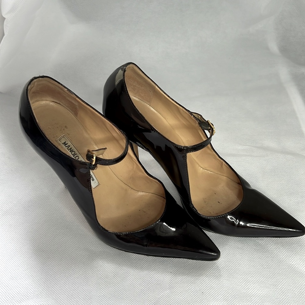 Manolo Blahnik dark brown patent leather size 37.5 (US 7), 4” heels